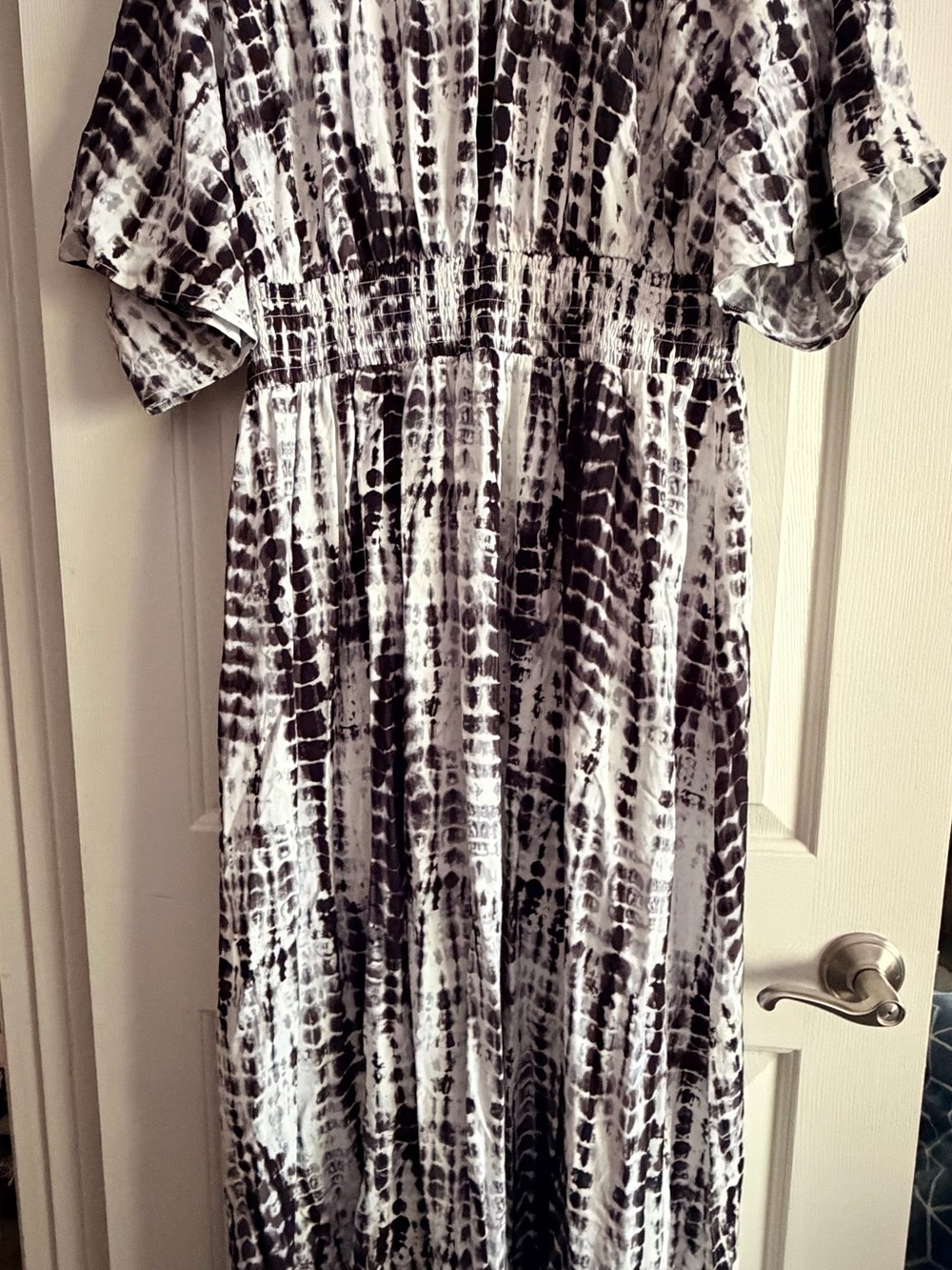 INC International Concepts Black & White Abstract Tie-Dye V-Neck Dress - Picture 3 of 6